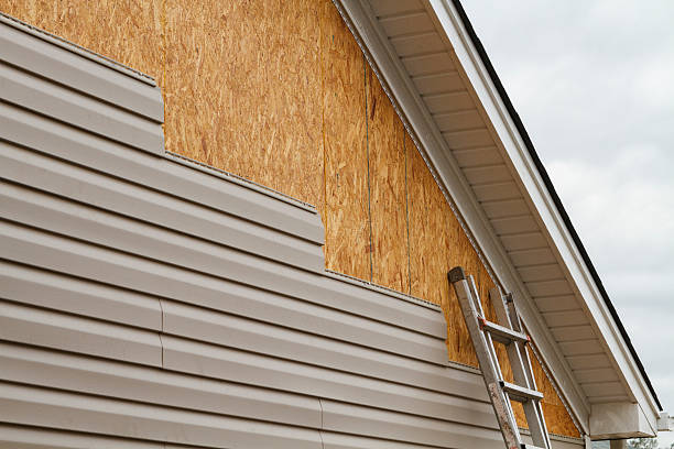 Professional Emergency Siding Repair technician working in Ligonier, IN